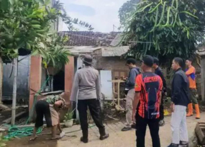Disapu Angin Kencang, Atap Tujuh Rumah Warga di Bondowoso Beterbangan