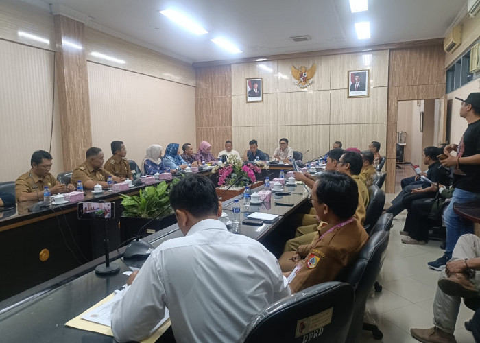 Warga Ngadukan Kandang Ayam ke Komisi B DPRD Jember, Pemilik Akan Lengkapi Izin