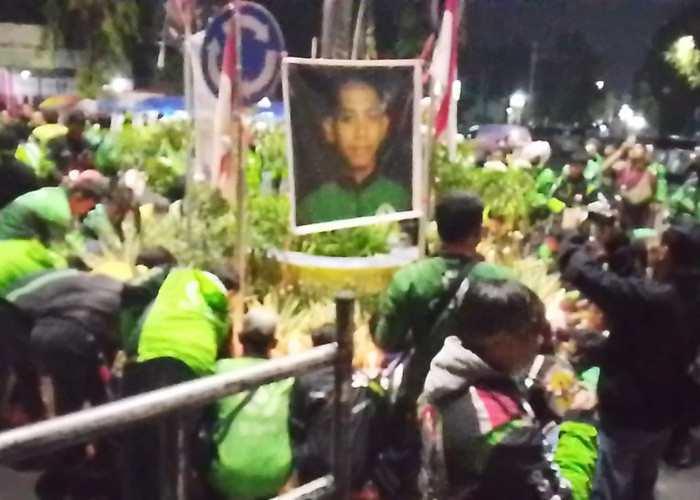 Ribuan Ojol di Jember Turun Jalan, Tuntut Kapolri dan Komandan Brimob Mundur