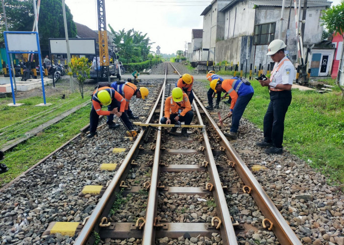 Hadapi Cuaca Ekstrem, Tim dan Peralatan Jalur Disiagakan KAI Daop 9 Jember