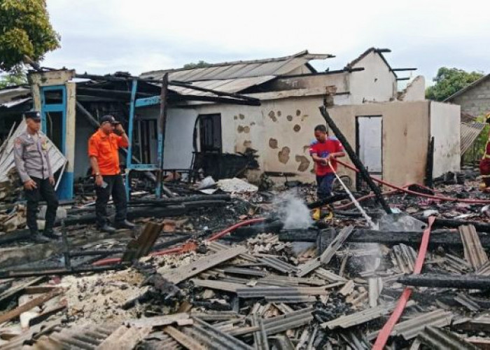 Tiga Rumah Terbakar di Permukiman Padat Penduduk Situbondo, Kerugian Capai Rp100 Juta