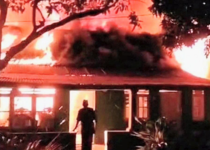Dua Rumah Milik Bapak dan Anak di Situbondo Hangus Terbakar, Kerugian Capai  Rp80 Juta
