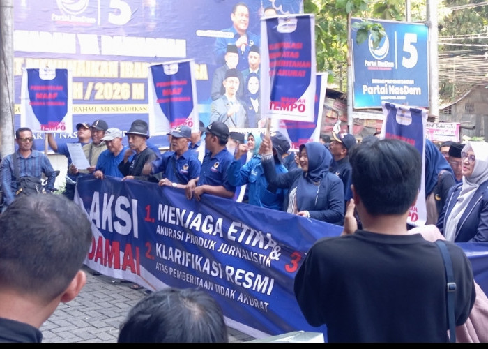 Soal Berita Tempo, Kantor DPD Partai NasDem Didemo Aliansi Kader  Restorasi Jember